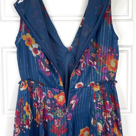 WALTER BAKER Teri Metallic Stripe Pleated Blue Floral Georgette Dress NEW Size 8 - Picture 8 of 13